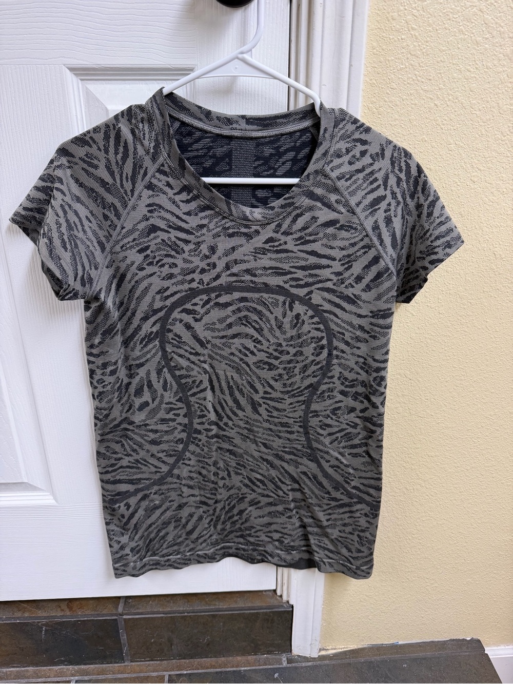 lululemon athletica Gray Heathered Animal-Print Short Sleeve Swiftly Tee